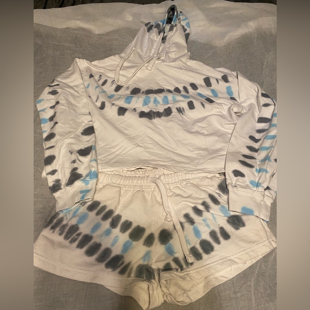 Cute and comfortable matching crop sweatshirt and shorts set
